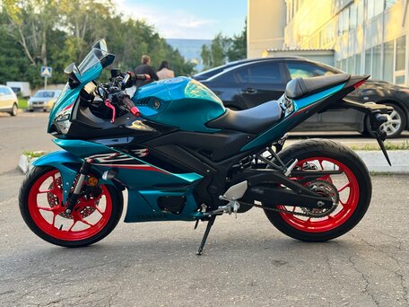 2021 Yamaha YZF-R3, синий, 529000 рублей, вид 3