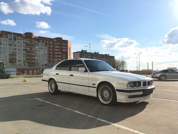 1990 Alpina B10 E34, белый - вид 3