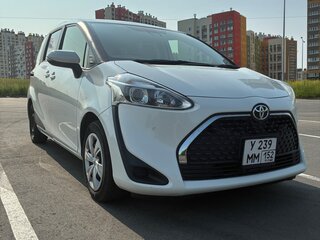 2020 Toyota Sienta II Рестайлинг, белый, 1550000 рублей, вид 4