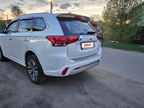 2022 Mitsubishi Outlander III Рестайлинг 3, белый, 3100000 рублей - вид 6