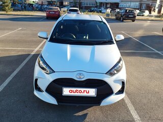 2021 Toyota Yaris IV, белый, 1250000 рублей, вид 2