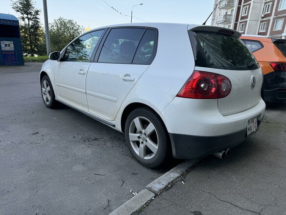 2008 Volkswagen Golf V, белый, 850000 рублей - вид 3