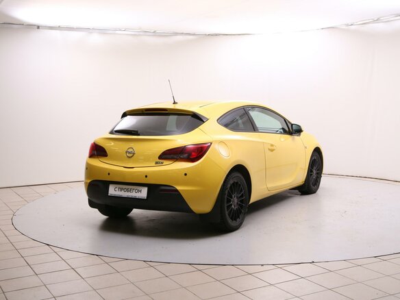 2013 Opel Astra GTC J Рестайлинг, жёлтый - вид 4
