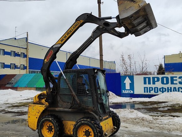 2011 New Holland L - series, жёлтый, 4000000 рублей - вид 6