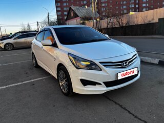 2016 Hyundai Solaris I Рестайлинг, белый, 900000 рублей, вид 3