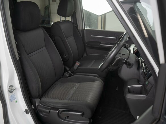 2016 Honda Stepwgn Spada V, белый - вид 6