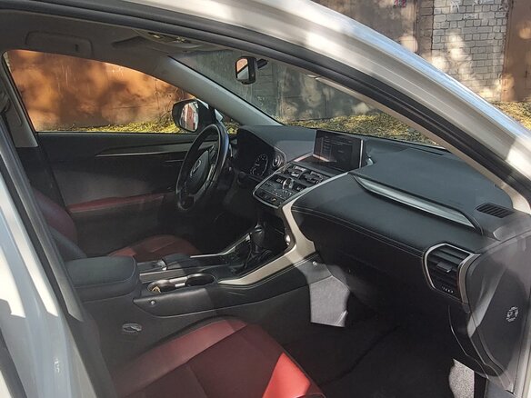 2018 Lexus NX 300 I Рестайлинг, белый, 3599000 рублей - вид 19