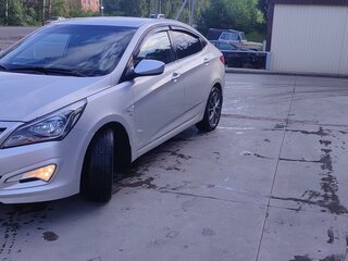 2014 Hyundai Solaris I Рестайлинг, серебристый, 850000 рублей, вид 1
