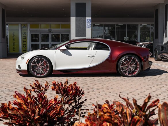 2021 Bugatti Chiron, белый - вид 3