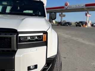 2024 Toyota Land Cruiser Prado 250 Series, белый, 8000000 рублей, вид 1
