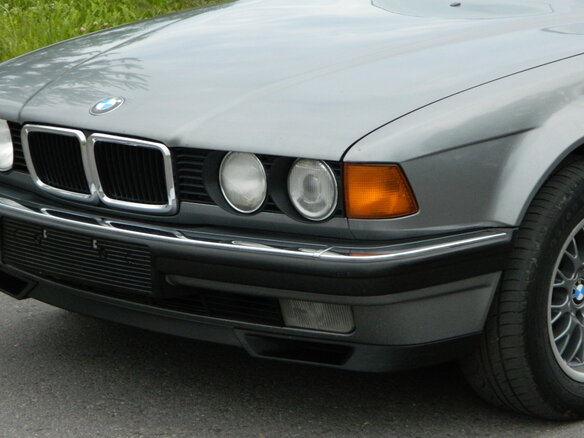 1993 BMW 7 серии 740i II (E32), серый