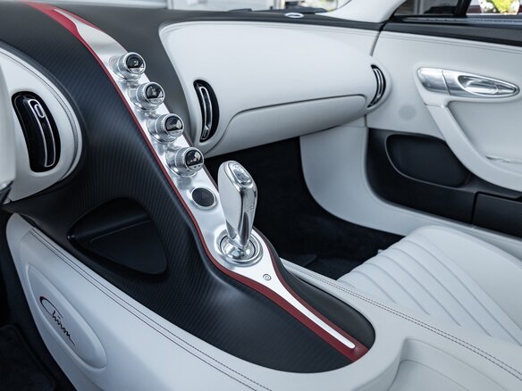 2021 Bugatti Chiron, белый - вид 16