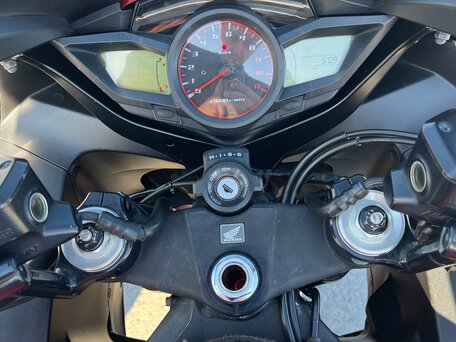 2010 Honda VFR 1200, красный, 1000001 рублей, вид 3