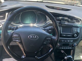 2016 Kia Ceed II Рестайлинг, белый, 900000 рублей, вид 5