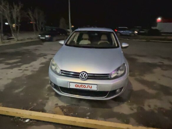2010 Volkswagen Golf VI, серебристый, 1300000 рублей - вид 1