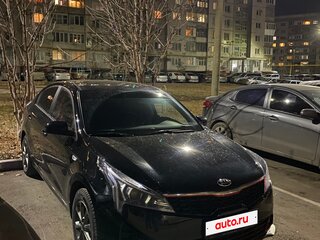 2020 Kia Rio IV Рестайлинг, чёрный, 1750000 рублей, вид 2