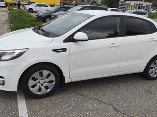 2016 Kia Rio III Рестайлинг, белый, 750000 рублей, вид 2