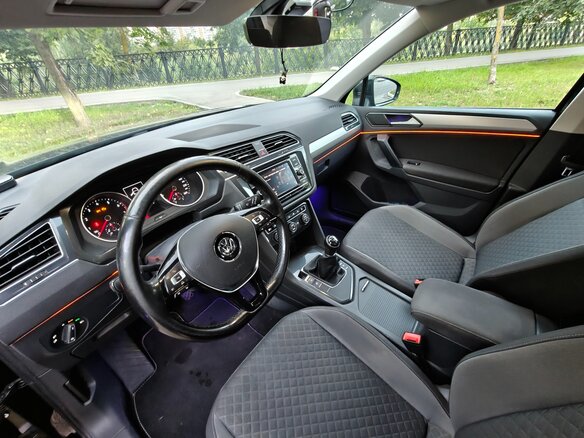 2017 Volkswagen Tiguan II, чёрный - вид 4