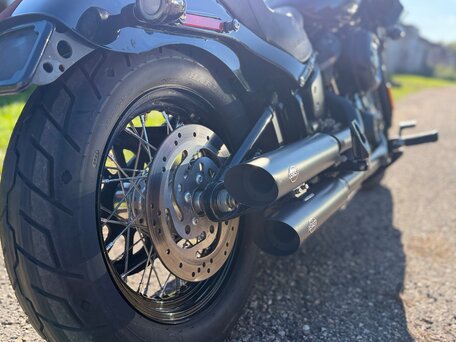 2019 Harley-Davidson Street Bob, чёрный, 1050000 рублей, вид 4