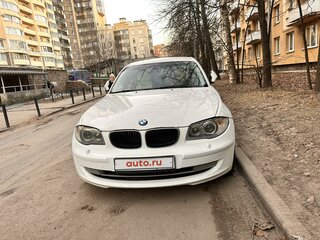2011 BMW 1 серии 116i I (E81/E82/E87/E88) Рестайлинг, белый, 700000 рублей, вид 1