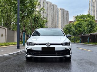 2023 Volkswagen Golf VIII, белый, 1920000 рублей, вид 2