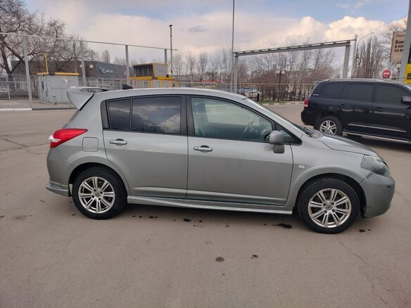 2011 Nissan Tiida I Рестайлинг, серый, 800000 рублей - вид 6