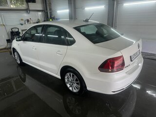 2017 Volkswagen Polo V Рестайлинг, белый, 800000 рублей, вид 4