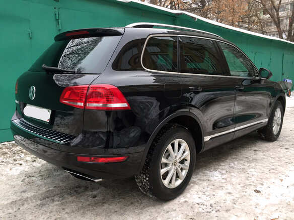 2014 Volkswagen Touareg II, чёрный - вид 3