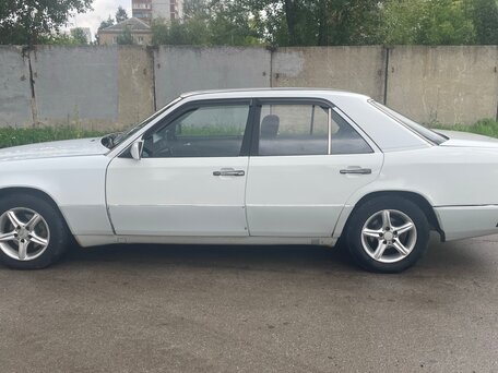 1992 Mercedes-Benz W124 230 4-speed, белый, 330000 рублей, вид 5