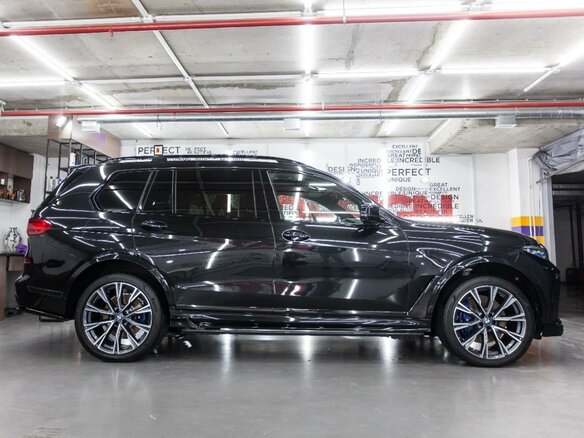 2021 BMW X7 M50d I (G07), чёрный, 13000000 рублей - вид 1