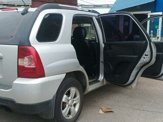 2009 Kia Sportage II Рестайлинг, серебристый, 800000 рублей, вид 5
