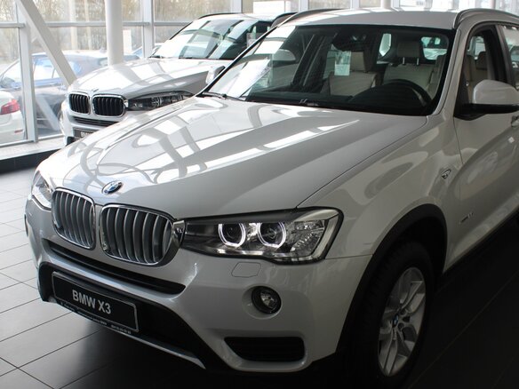 2015 BMW X3 28i xDrive II (F25) Рестайлинг, белый - вид 2