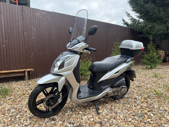 2014 Sym Symphony 125, серебристый, 135000 рублей