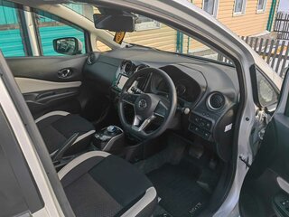 2020 Nissan Note e-Power II Рестайлинг, серебристый, 1235000 рублей, вид 3