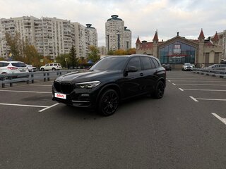2020 BMW X5 25d IV (G05/G18), чёрный, 5000000 рублей, вид 2