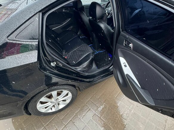 2012 Hyundai Solaris I, чёрный, 900000 рублей - вид 20