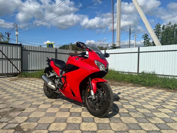 2016 Honda VFR 800, красный, 750000 рублей