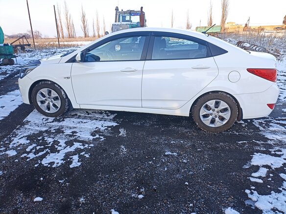 2016 Hyundai Solaris I Рестайлинг, белый, 1150000 рублей - вид 2