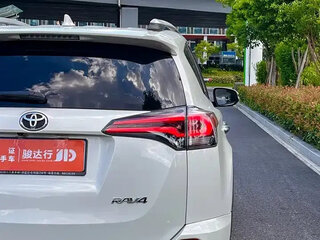2019 Toyota RAV4 IV (XA40) Рестайлинг, белый, 1840000 рублей, вид 4