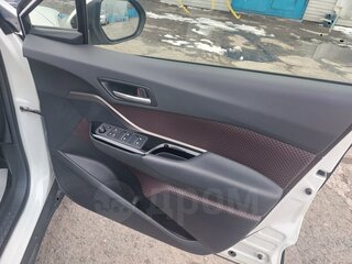 2017 Toyota C-HR I, белый, 2299000 рублей, вид 3