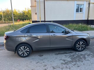 2025 Lada (ВАЗ) Vesta I Рестайлинг (NG), коричневый, 1530000 рублей, вид 3