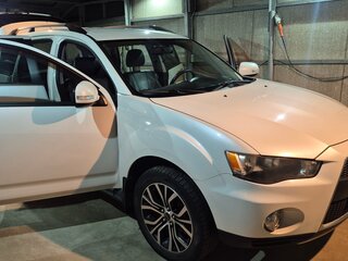 2011 Mitsubishi Outlander II Рестайлинг, белый, 1150000 рублей, вид 5