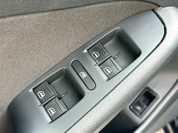 2012 Volkswagen Jetta VI, чёрный - вид 13
