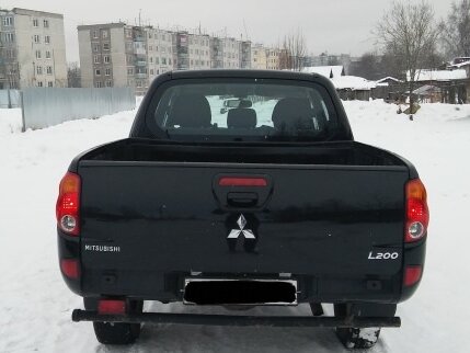 2013 Mitsubishi L200 IV, чёрный - вид 3