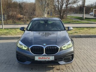 2020 BMW 1 серии 118i III (F40), чёрный, 2200000 рублей, вид 1