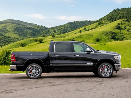 2019 Ram 1500 Quad Cab V, чёрный, 6499000 рублей, вид 4