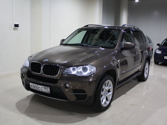 2012 BMW X5 35i II (E70) Рестайлинг, коричневый - вид 3