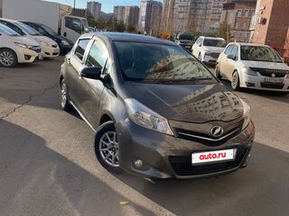 2010 Toyota Vitz III (XP130), серый, 615000 рублей, вид 2