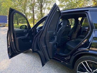 2019 BMW X5 30d IV (G05/G18), чёрный, 7400000 рублей, вид 3