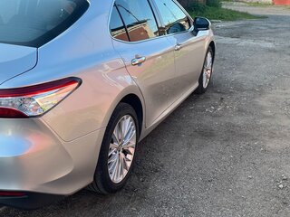 2019 Toyota Camry VIII (XV70), серебристый, 3250000 рублей, вид 4